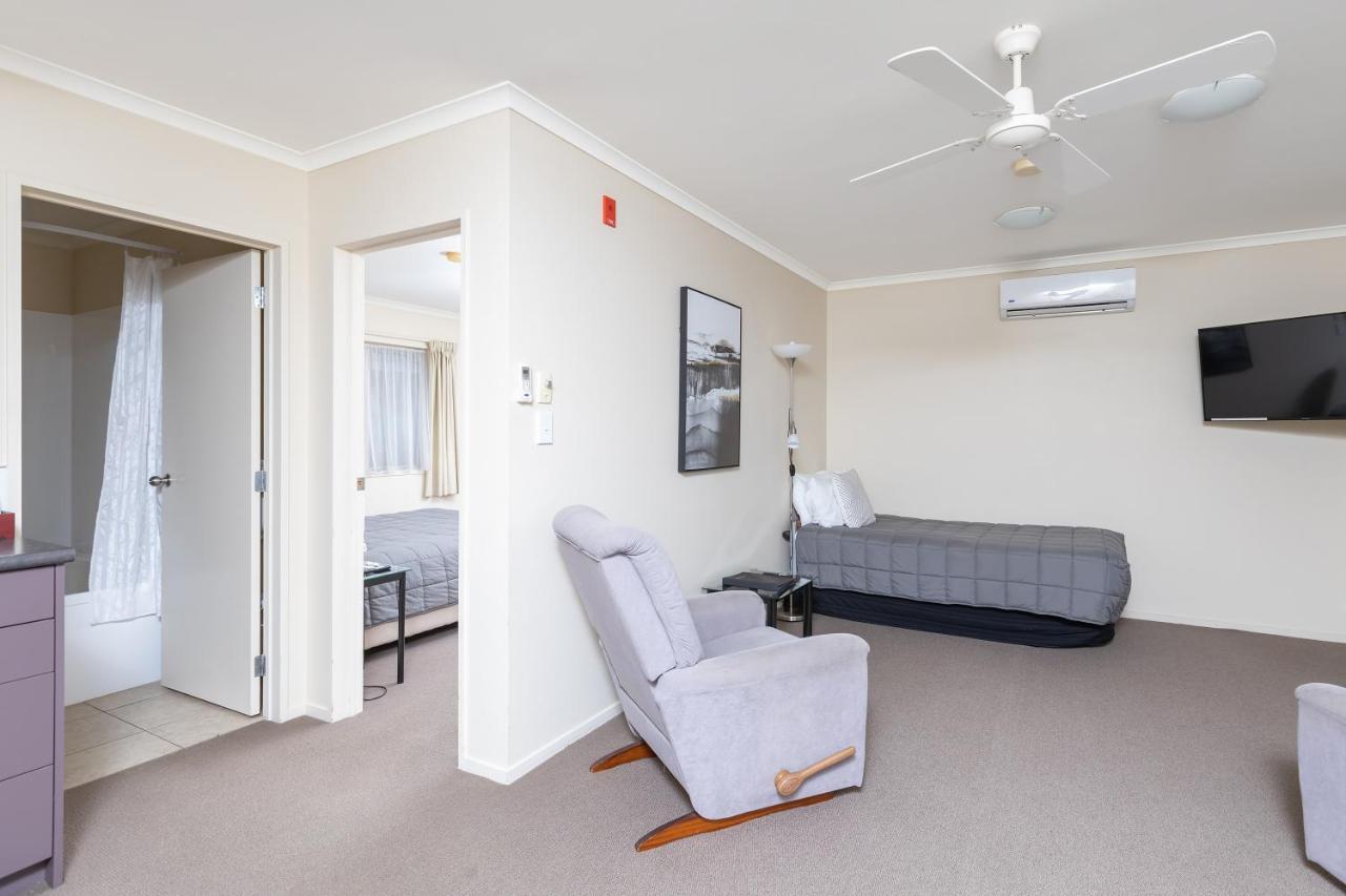Bk'S Chardonnay Motor Lodge Masterton Exteriör bild